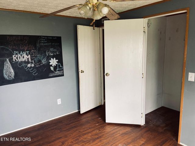 2370 Chestnut Hill Rd, Dandridge, TN 37725