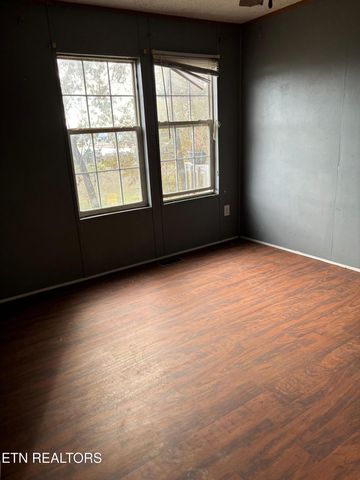 2370 Chestnut Hill Rd, Dandridge, TN 37725