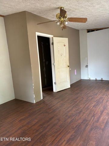 2370 Chestnut Hill Rd, Dandridge, TN 37725