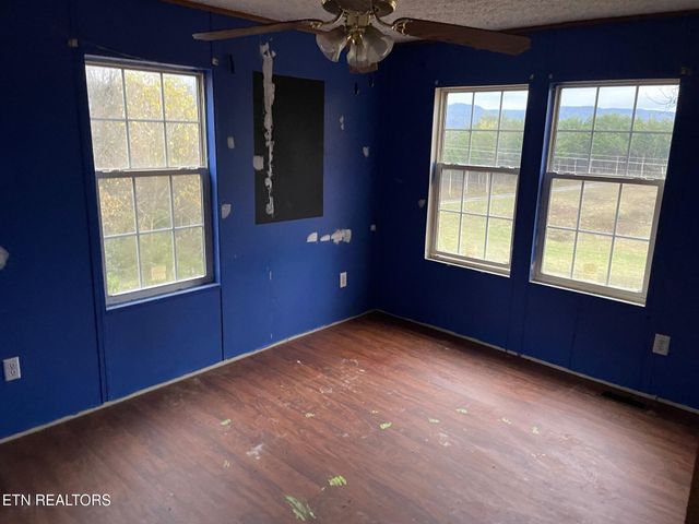 2370 Chestnut Hill Rd, Dandridge, TN 37725