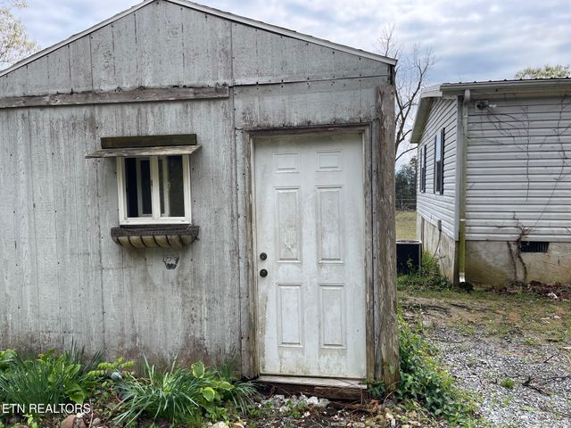 2370 Chestnut Hill Rd, Dandridge, TN 37725