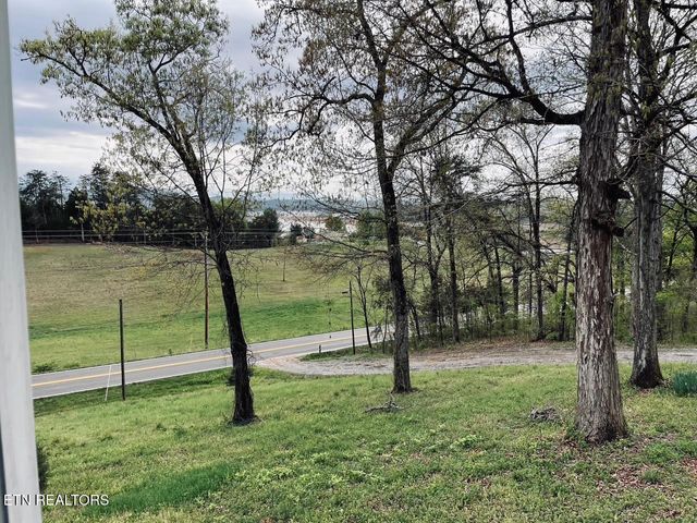2370 Chestnut Hill Rd, Dandridge, TN 37725