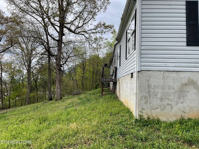 2370 Chestnut Hill Rd, Dandridge, TN 37725