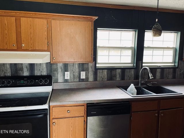 2370 Chestnut Hill Rd, Dandridge, TN 37725