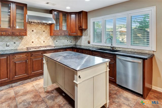 608 Chimney Rock Drive, Victoria, TX 77904