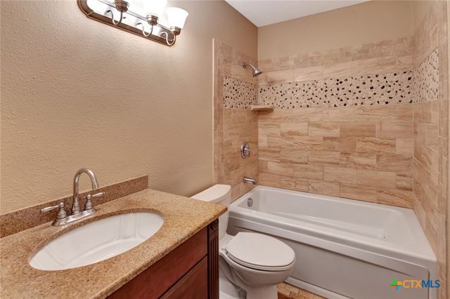 608 Chimney Rock Drive, Victoria, TX 77904