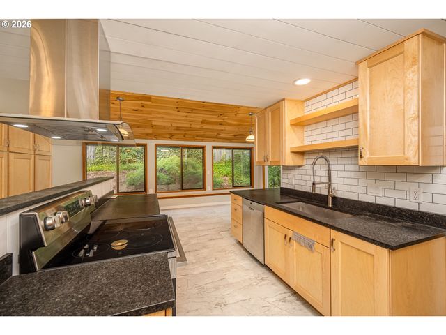 3827 VINE MAPLE St, Eugene, OR 97405