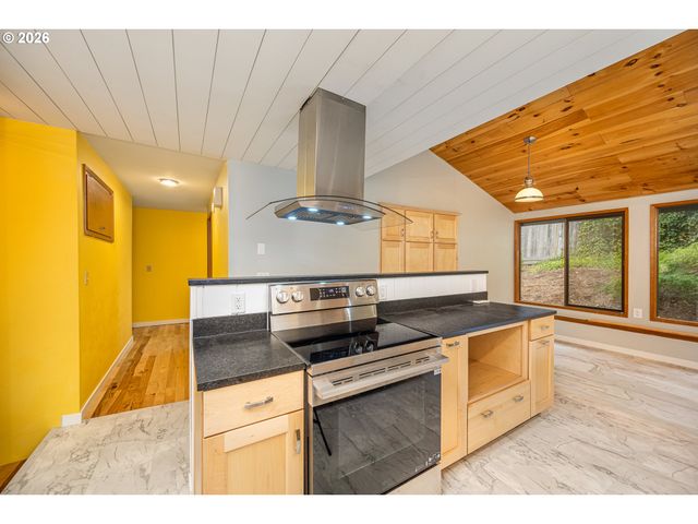 3827 VINE MAPLE St, Eugene, OR 97405