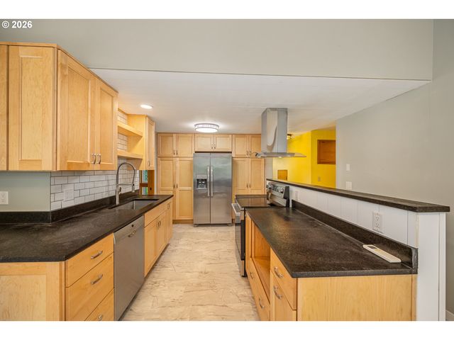 3827 VINE MAPLE St, Eugene, OR 97405