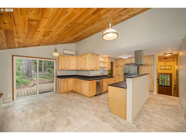 3827 VINE MAPLE St, Eugene, OR 97405
