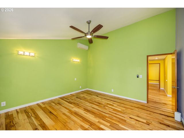 3827 VINE MAPLE St, Eugene, OR 97405