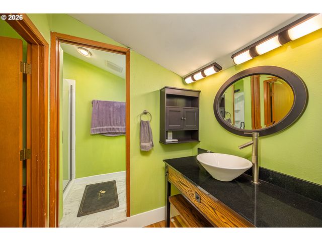 3827 VINE MAPLE St, Eugene, OR 97405
