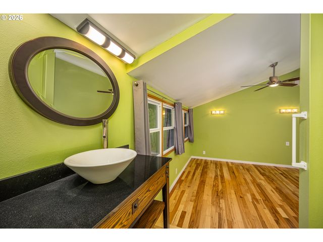 3827 VINE MAPLE St, Eugene, OR 97405