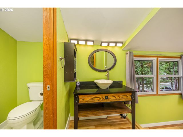 3827 VINE MAPLE St, Eugene, OR 97405