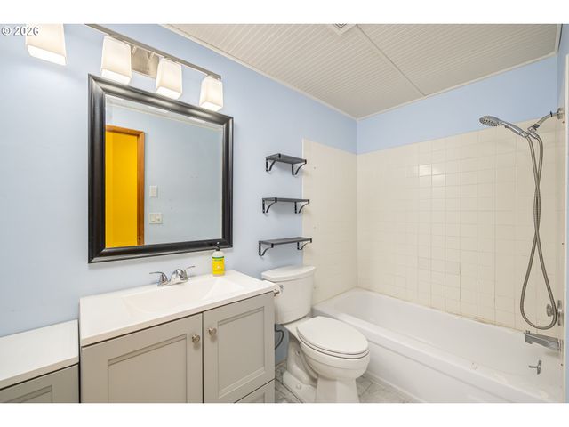 3827 VINE MAPLE St, Eugene, OR 97405