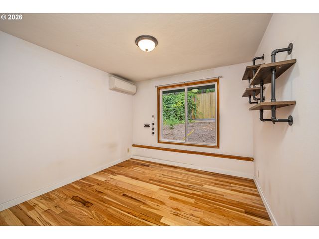 3827 VINE MAPLE St, Eugene, OR 97405
