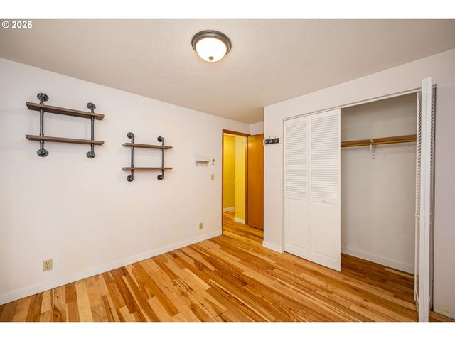 3827 VINE MAPLE St, Eugene, OR 97405