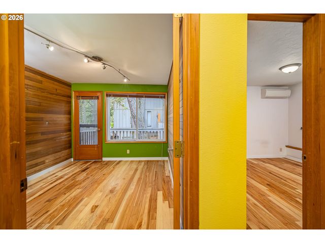 3827 VINE MAPLE St, Eugene, OR 97405