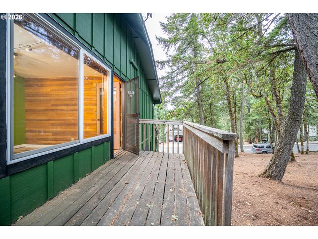 3827 VINE MAPLE St, Eugene, OR 97405