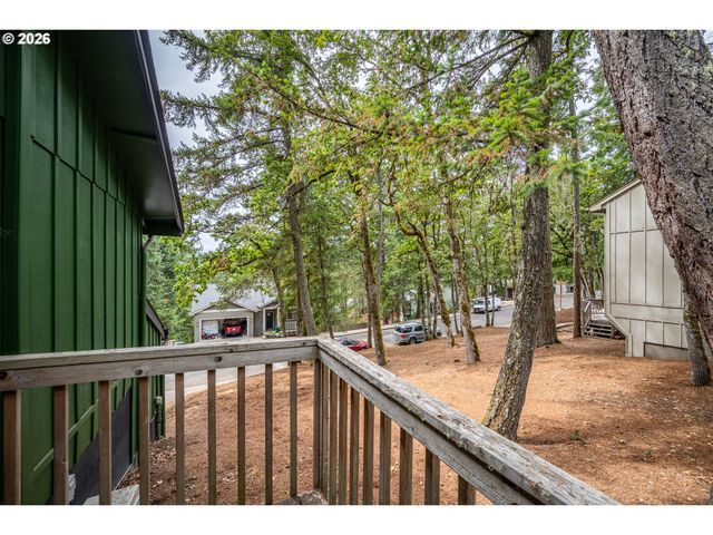 3827 VINE MAPLE St, Eugene, OR 97405