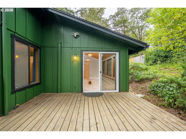 3827 VINE MAPLE St, Eugene, OR 97405