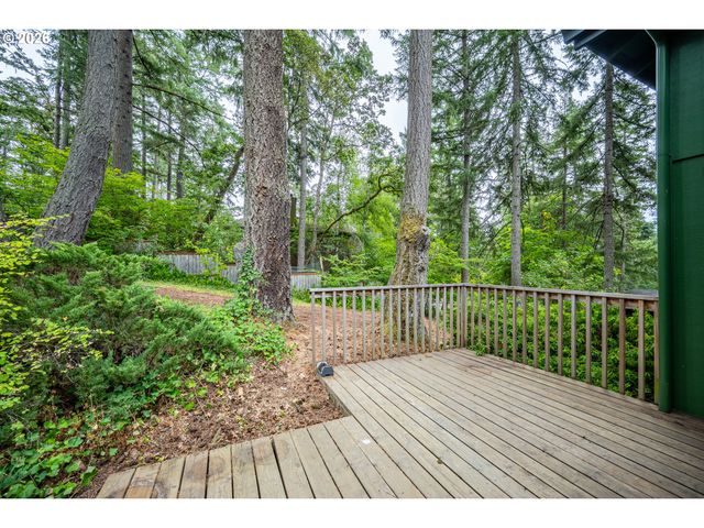 3827 VINE MAPLE St, Eugene, OR 97405