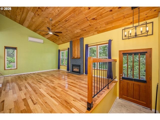 3827 VINE MAPLE St, Eugene, OR 97405