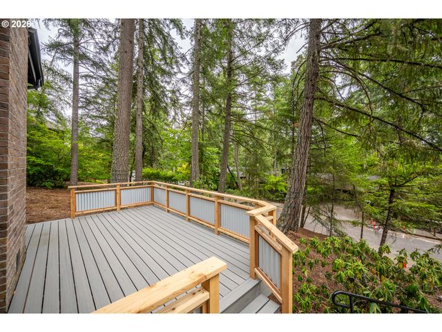 3827 VINE MAPLE St, Eugene, OR 97405