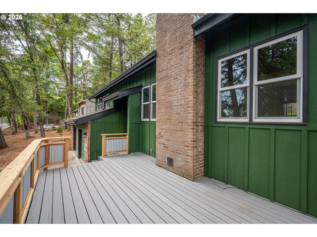 3827 VINE MAPLE St, Eugene, OR 97405