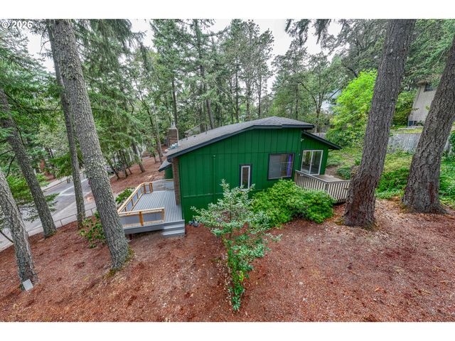 3827 VINE MAPLE St, Eugene, OR 97405