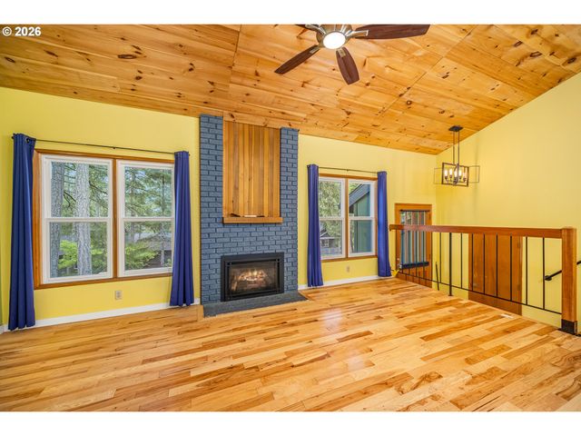 3827 VINE MAPLE St, Eugene, OR 97405