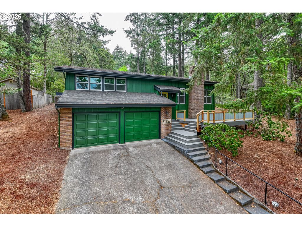3827 VINE MAPLE St, Eugene, OR 97405