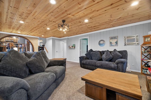 30 Warren Avenue, New Lenox, IL 60451