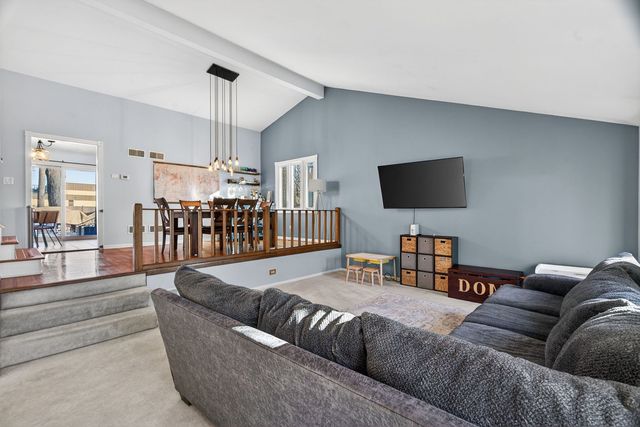 30 Warren Avenue, New Lenox, IL 60451