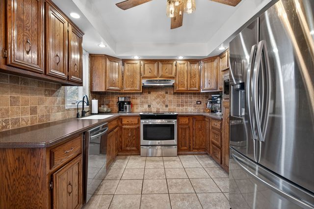 30 Warren Avenue, New Lenox, IL 60451