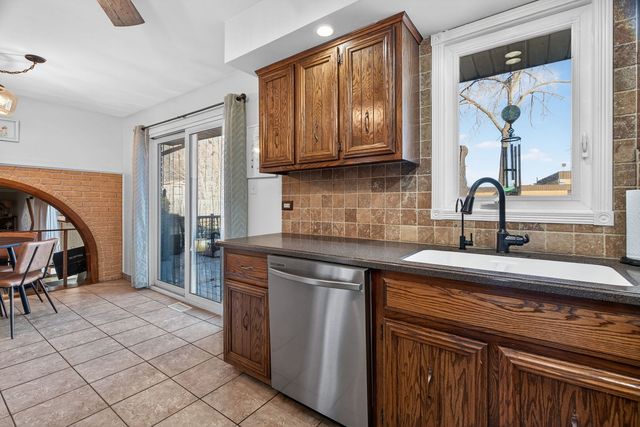 30 Warren Avenue, New Lenox, IL 60451