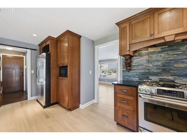 2930 NORKENZIE Rd, Eugene, OR 97408