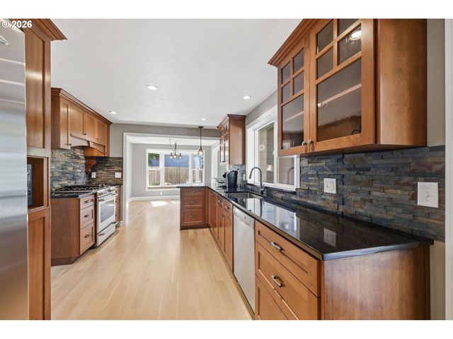 2930 NORKENZIE Rd, Eugene, OR 97408