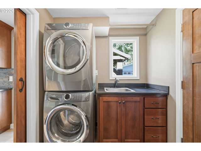 2930 NORKENZIE Rd, Eugene, OR 97408
