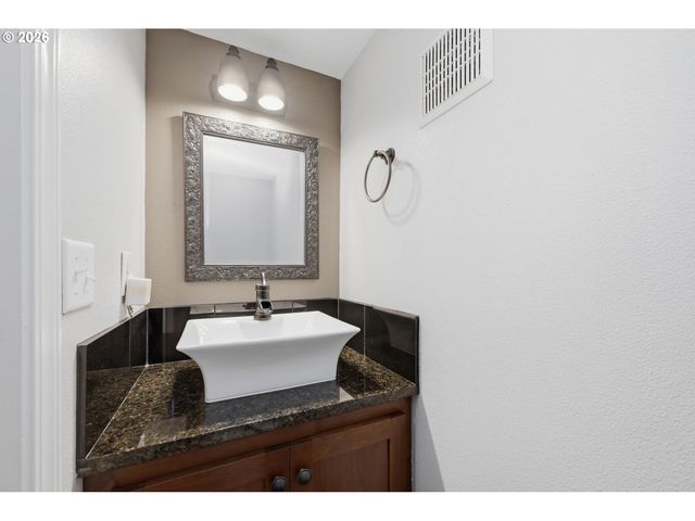2930 NORKENZIE Rd, Eugene, OR 97408