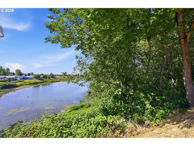 2930 NORKENZIE Rd, Eugene, OR 97408
