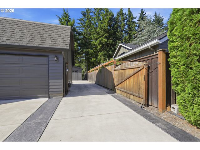 2930 NORKENZIE Rd, Eugene, OR 97408