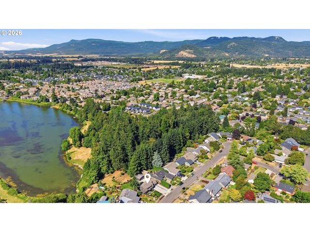 2930 NORKENZIE Rd, Eugene, OR 97408