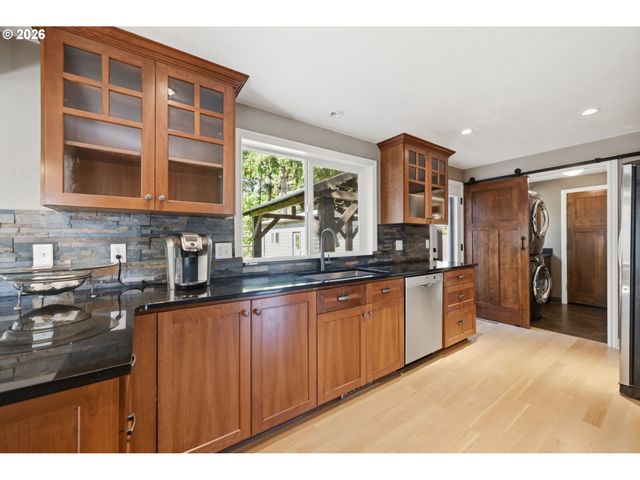 2930 NORKENZIE Rd, Eugene, OR 97408