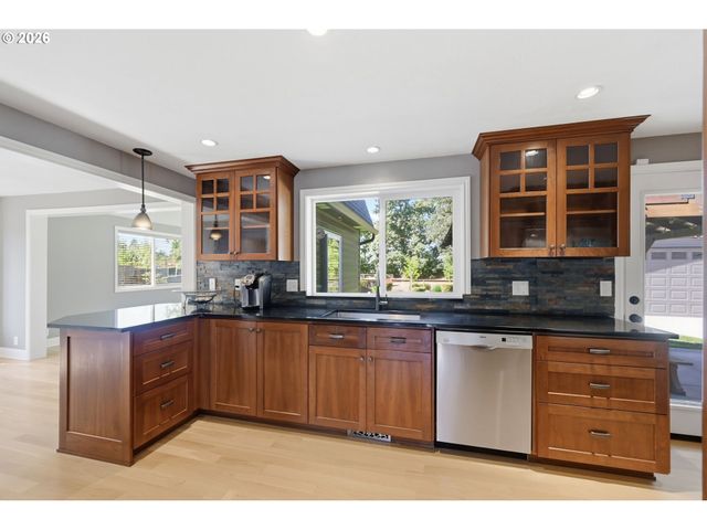 2930 NORKENZIE Rd, Eugene, OR 97408