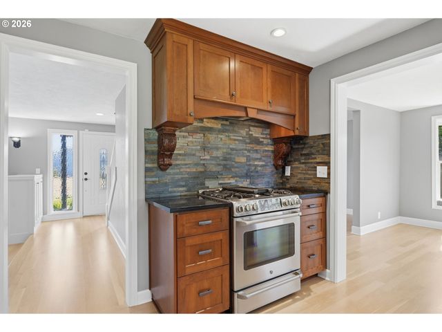 2930 NORKENZIE Rd, Eugene, OR 97408