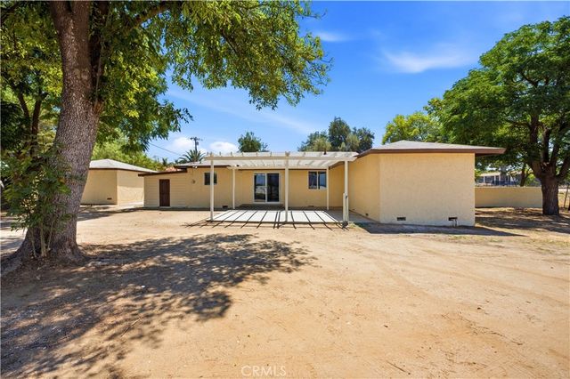 21820 Cajalco Road, Perris, CA 92570