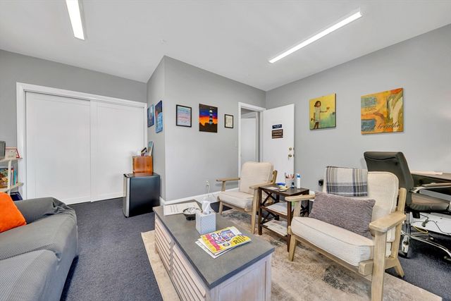 68 Park St 4, Andover, MA 01810