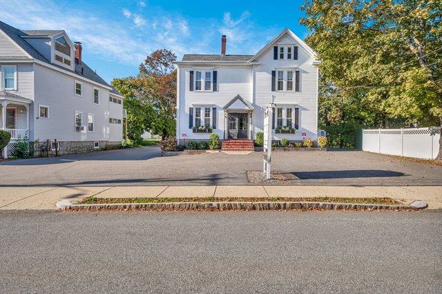 68 Park St 4, Andover, MA 01810