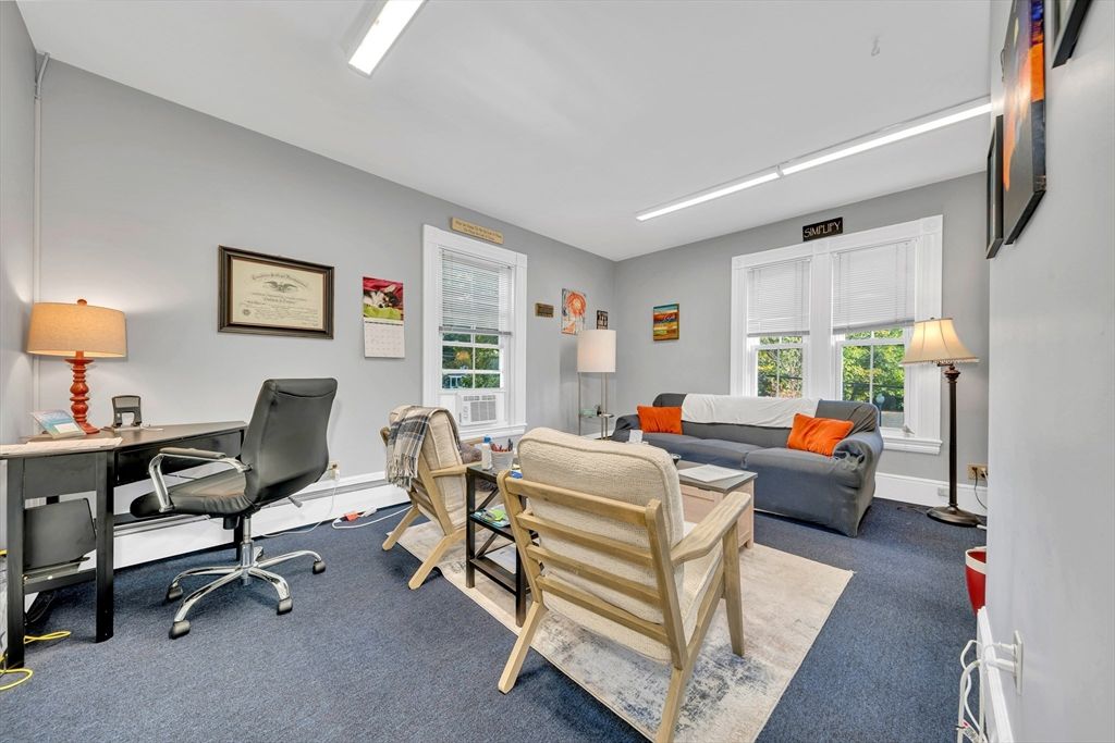 68 Park St 4, Andover, MA 01810